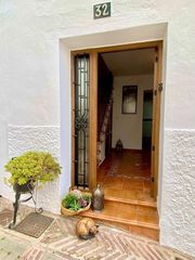 Maison jumelée à Istán. Casa en el centro de istán pueblo