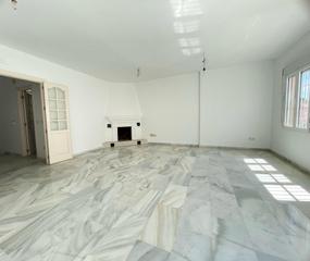 Casa adossada en Montealto - Monterrey. Adosado de esquina en zona avenida del tvoli.