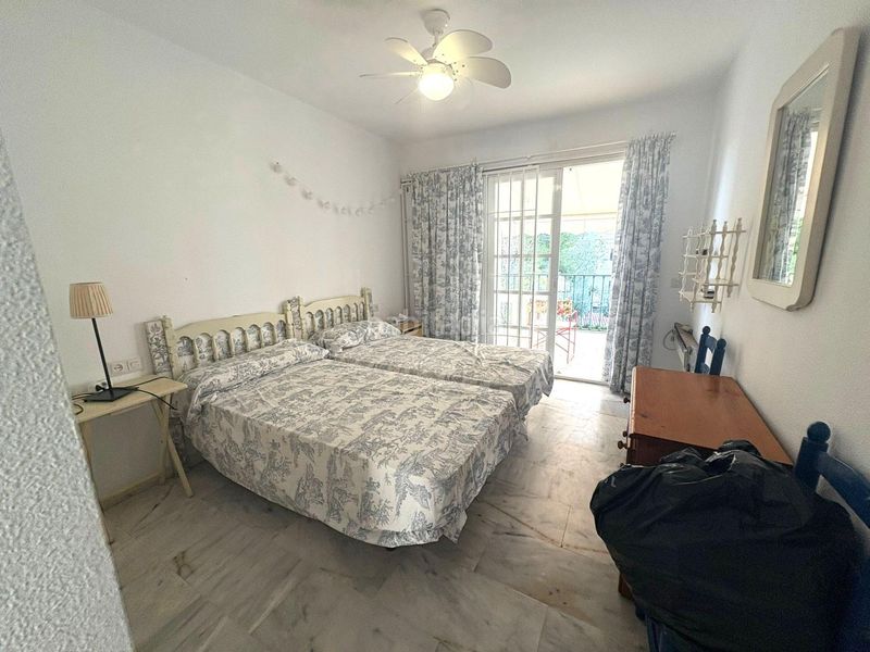 Foto 4da8f9bd-78cb-4cb0-9e07-c7b10663a4a5. Casa adossada amb piscina a Los Boliches Fuengirola