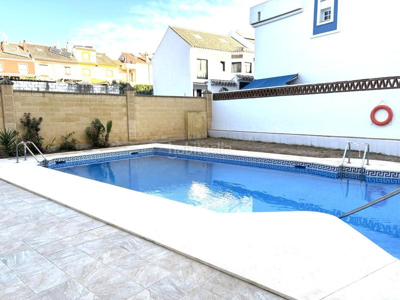 Foto 54dc61fb-9720-4f1f-8e4e-05833cb1f403. Casa adossada amb piscina a Los Boliches Fuengirola