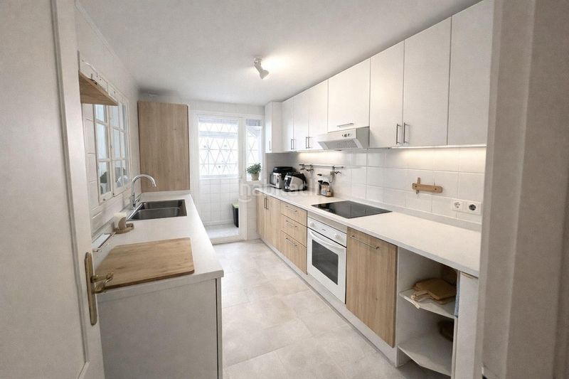 Foto 61996f88-6d0a-4918-93fc-f819d0682783. Casa adossada amb piscina a Los Boliches Fuengirola