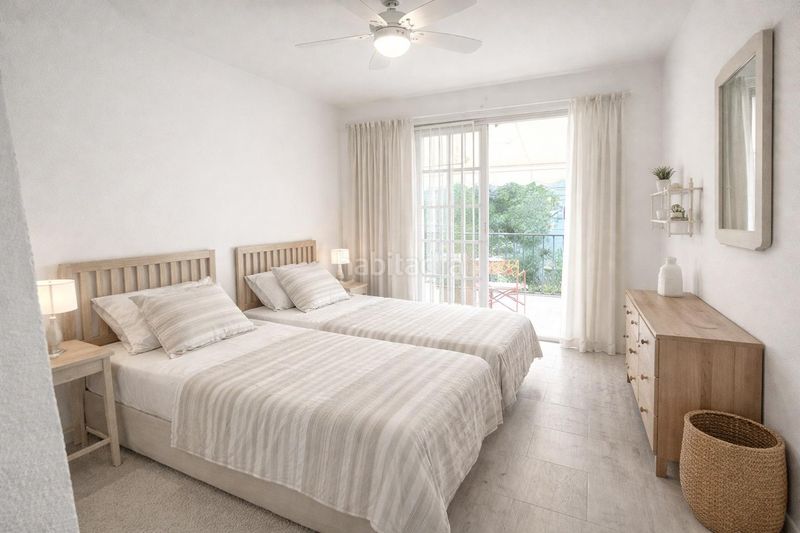 Foto d5d05d49-0038-45ce-9603-d8573cc7ef81. Casa adossada amb piscina a Los Boliches Fuengirola