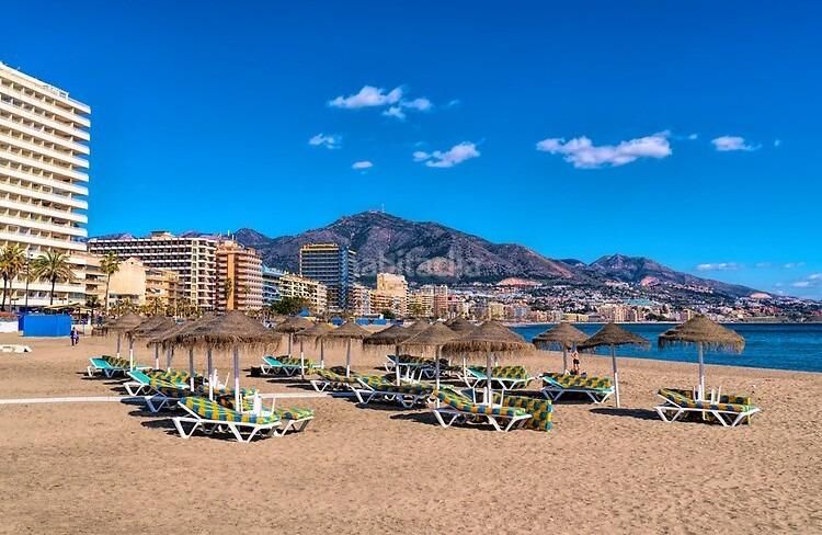 Foto e22c7aef-65a5-4a4f-a85f-350d1ca07c8f. Casa adossada amb piscina a Los Boliches Fuengirola