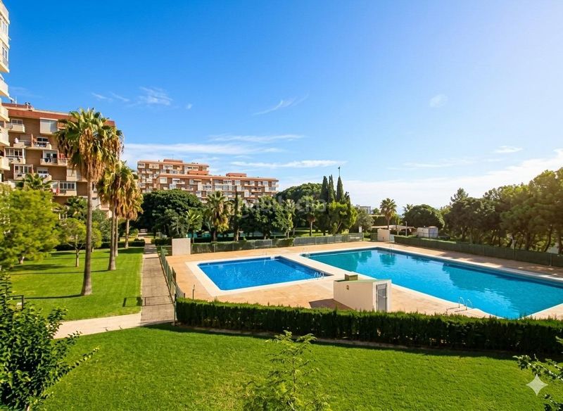 Foto 10409ea8-1dbf-4838-ad98-8b96651a1102. Apartament amb piscina a Parque de la Paloma Benalmádena