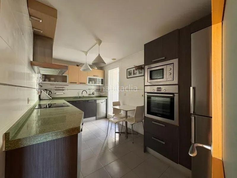 Foto d390cc10-eaf6-4ce5-bde2-cddaf6b7fb8b. Àtic amb aparcament piscina a El Pinillo Torremolinos