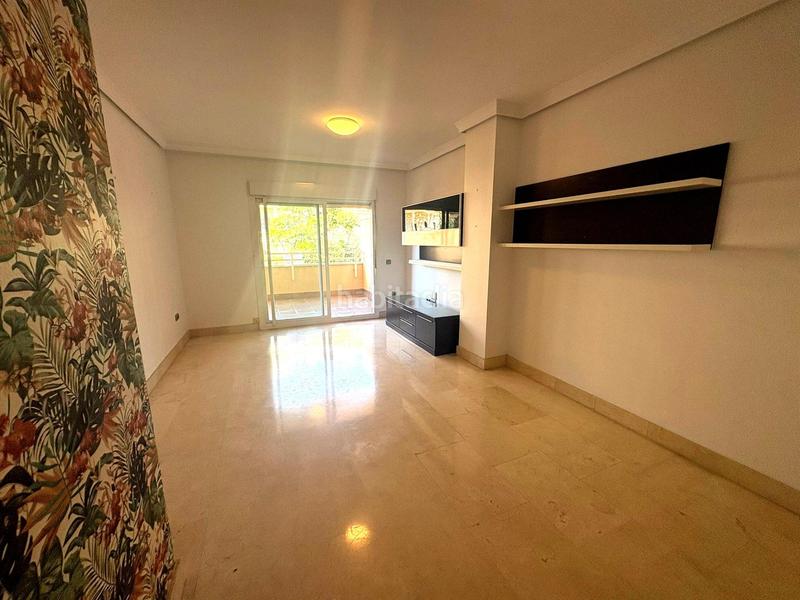 Foto 29bf80ff-b93b-4b1f-8771-26ae7c75906c. Apartament amb aparcament piscina a Zona Centro Comercial Torrequebrada Benalmádena