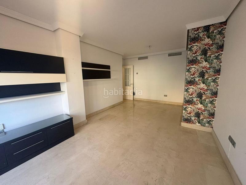 Foto 552110b8-f8b0-4f0e-9556-16c2e54d6c61. Apartament amb aparcament piscina a Zona Centro Comercial Torrequebrada Benalmádena