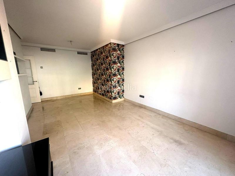 Foto 9f966762-0e2f-4298-9c84-74597e4557b9. Apartament amb aparcament piscina a Zona Centro Comercial Torrequebrada Benalmádena