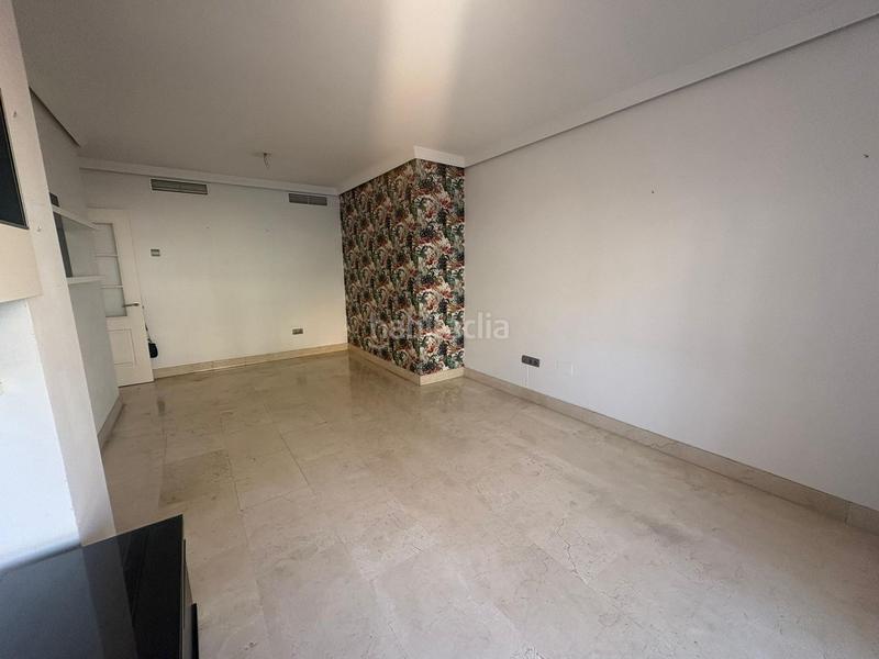 Foto e4c0307b-c3bd-4171-badb-b3fd65160df2. Apartament amb aparcament piscina a Zona Centro Comercial Torrequebrada Benalmádena