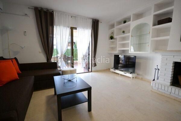 Foto 033de54b-8f66-4129-895a-448982b25c43. Casa adossada amb aparcament piscina a Hacienda Torrequebrada Benalmádena