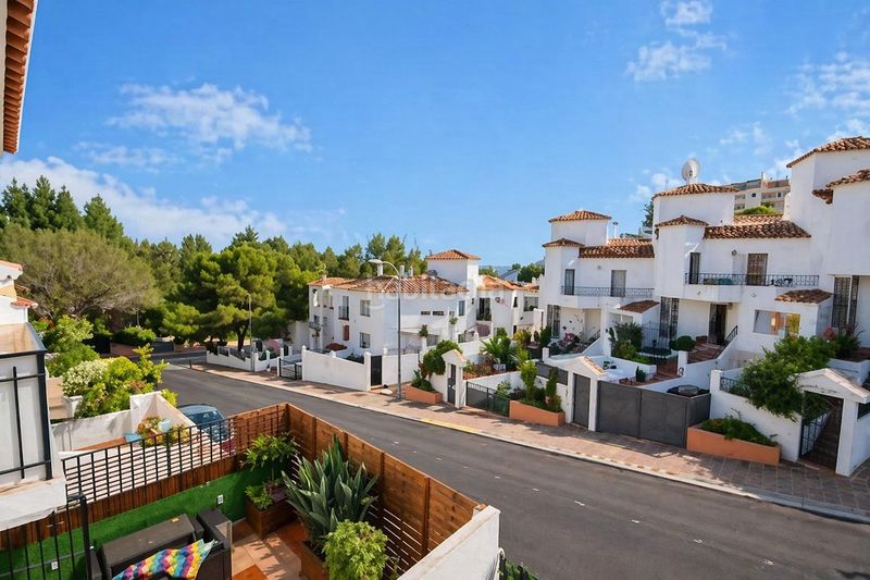 Foto 6360cdb2-5db2-44f2-b8a7-7997be7d4865. Casa adossada amb aparcament piscina a Hacienda Torrequebrada Benalmádena