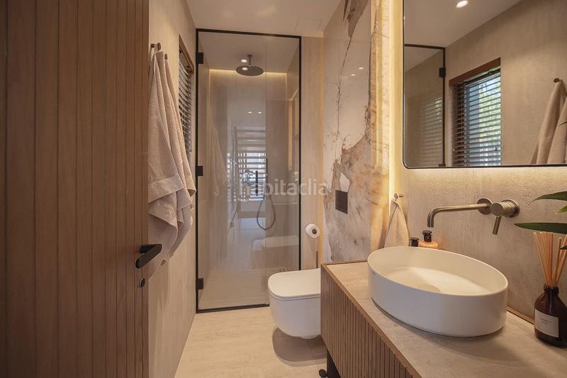 Foto 4f1bd4dc-c7e0-4cf1-834d-adbd0a13ea85. Xalet amb calefacció aparcament piscina a Marbesa Marbella