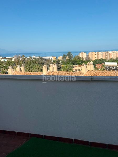 Foto b12ef1bf-3ae8-4637-a832-75a81b79a2fd. Casa adossada amb calefacció aparcament piscina a Torremolinos