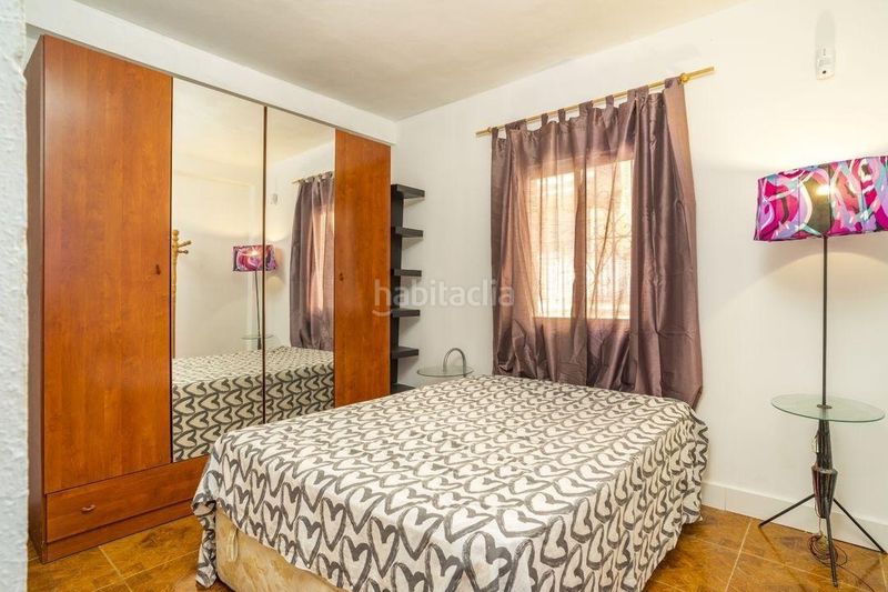 Foto 6ce3e53f-d826-4e27-9c4d-d8529d61b5a2. Casa amb aparcament a La Trinidad Málaga
