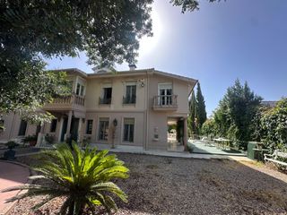 Chalet à El Brillante -El Naranjo - El Tablero. Exclusiva finca señorial con tres viviendas y piscina en una de