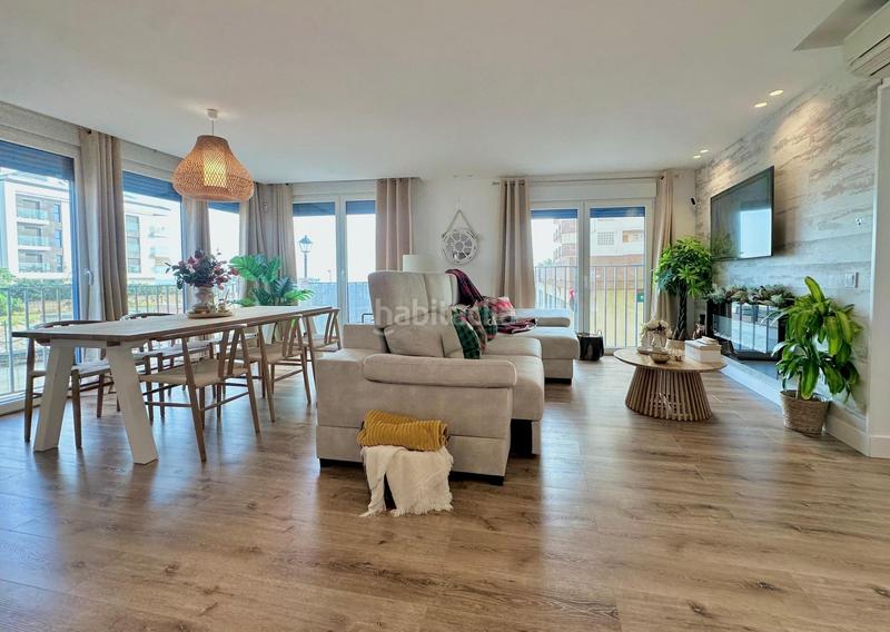 Foto 377d66f1-8f7c-4557-ab42-ef4df3c0560c. Alquiler apartamento bonito apartamento frente al mar, los boliches. en Fuengirola