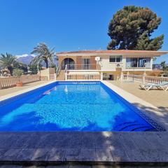 Chalet en L´Albir. Chalet independiente en venta con piscina privada y pista de min