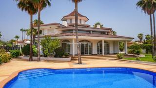 Chalet in Pueblo-Ubanizaciones. Impresionante chalet de lujo a la venta en urbanización muy cerc