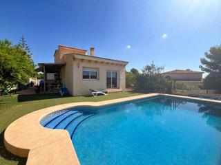 Xalet a Barranco Hondo. Chalet independiente en parcela llana con piscina privada en zon