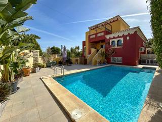 Chalet in Escandinavia-Cautivador. Chalet independiente con piscina privada en venta en alfaz del p