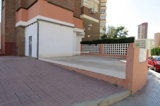 Lloguer Local Comercial a Juzgados - Plaza de Toros. Local comercial de esquina en el centro de benidorm