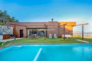 Xalet a Polop. Impresionante chalet moderno con gran terreno y magníficas vista