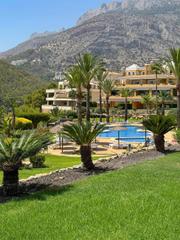 Apartamento en Altea Ciudad. Exclusivo apartamento de lujo en planta baja con vistas al mar y