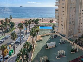 Apartamento en Playa Poniente. Amplio apartamento en venta en benidorm con vistas al mar, a 50
