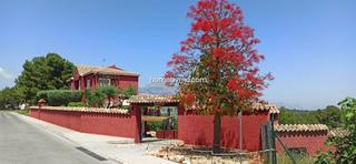 Xalet a La Nucia Pueblo. Impresionante chalet con gran terreno a la venta a un paso del c