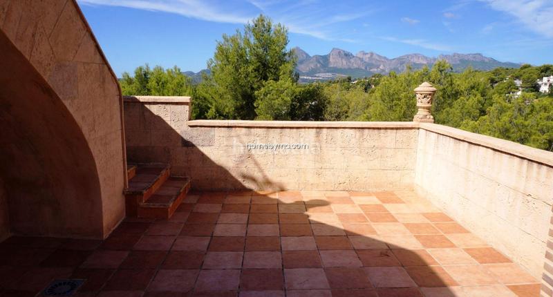 Foto 11784078-749f-4b33-8455-34f895a7e0d8. Chalet espectacular chalet con vistas al mar en venta la vella en Altea