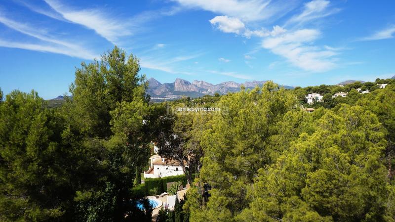 Foto 22b2d645-15be-460a-a581-bdc018f05e4c. Chalet espectacular chalet con vistas al mar en venta la vella en Altea