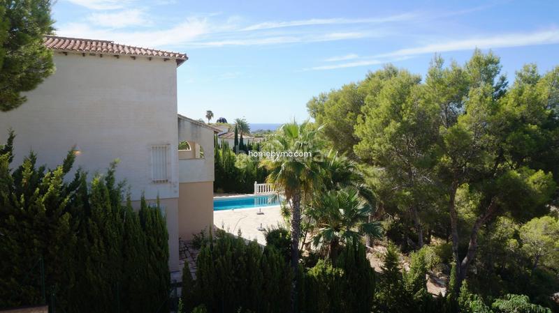 Foto 797978f7-abd0-42bc-a604-9560b57aee6f. Chalet espectacular chalet con vistas al mar en venta la vella en Altea