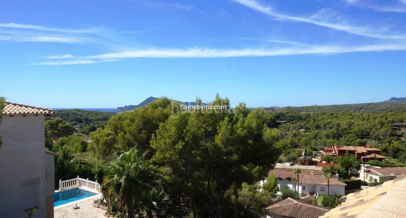 Foto 90f67dd6-f0ec-4c9e-a0ba-2055d1217025. Chalet espectacular chalet con vistas al mar en venta la vella en Altea