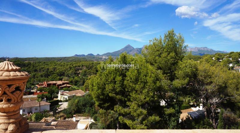 Foto f6ee3780-3aa2-4edc-ace5-b875823a20f4. Chalet espectacular chalet con vistas al mar en venta la vella en Altea