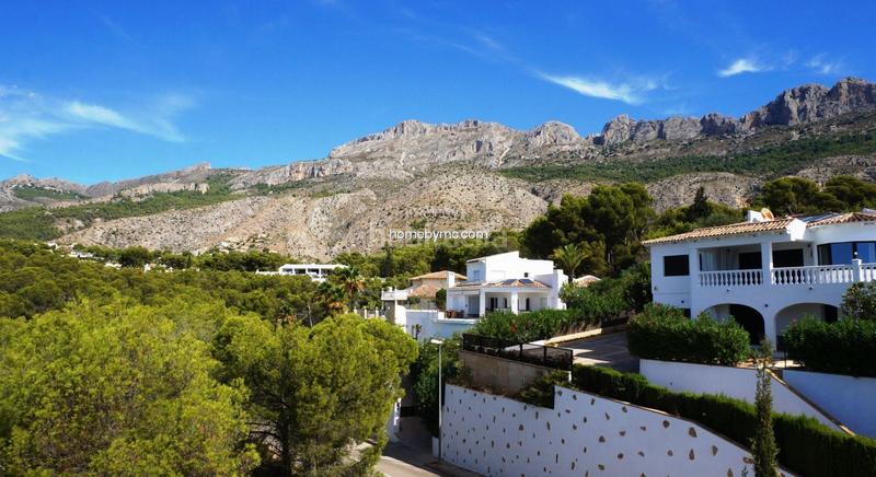 Foto f7ea7a25-ab31-4cc9-8078-5af1c29f7e6d. Chalet espectacular chalet con vistas al mar en venta la vella en Altea