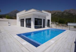 Chalet en Polop. Villa de obra nueva en una sola planta polop