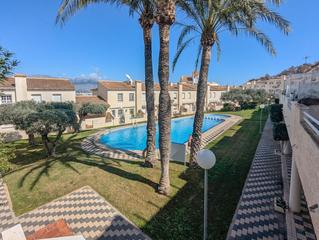 Semi detached house in L´Albir. Espacioso chalet adosado en venta en el albir