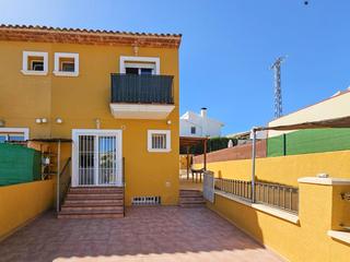 Casa aparellada a Montebello - Nou Espai. Chalet pareado de esquina con vistas increíbles a la bahía de al