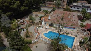 Chalet en Escandinavia-Cautivador. Villa con encanto mediterráneo en venta en alfaz del pi