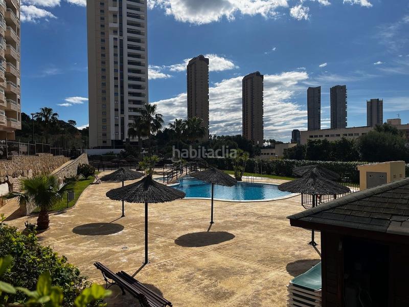 Foto dda42f91-a2fb-4e7b-8079-6e87ee5d8242. Lloguer apartament amb aparcament piscina a Via Parque Benidorm