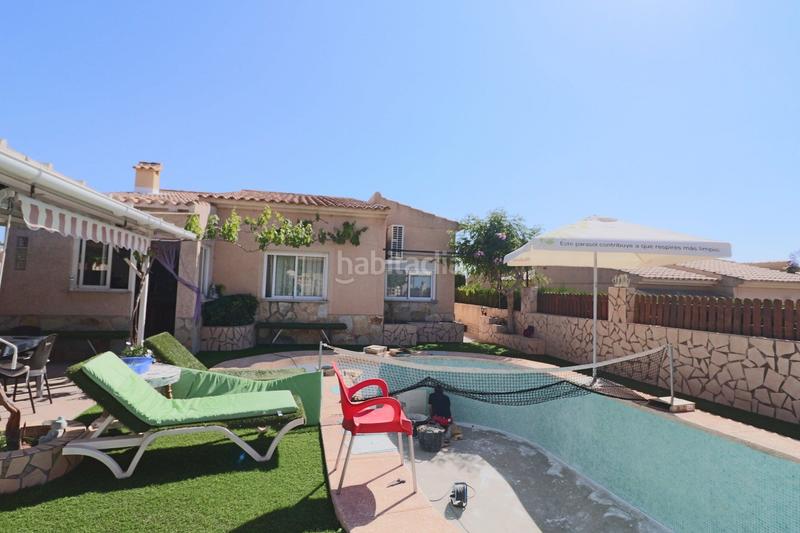 Foto dd25fd90-8cc9-4296-90de-dba865115076. Chalet en Coloma Nucia (la)