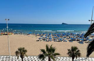 Apartamento en Playa Levante. Apartamento en venta en primera lnea de playa en benidorm