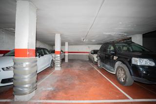 Posto auto in Carrer de santa joaquima de vedruna 16. Plaza de parking doble en edificio cerrado con puerta automática