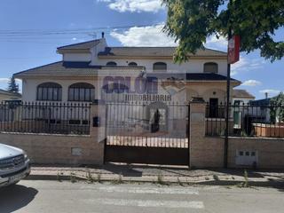 Casa a Martos. Casa junto con restaurante