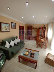 Pis a Martos. Se vende piso de 100 m2 aprox. en la zona del llanete por 108.00