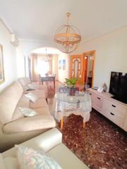 Maison à Martos. Se vende esta increíble casa con cochera en zona nuevo martos, p