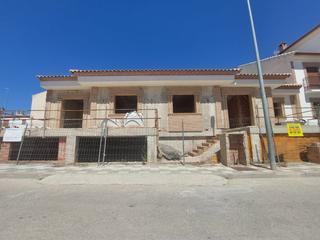 Casa a Martos. Se vende casa, a medio construir, en el sector 3, por 300.000€ n