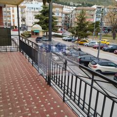 Pis a Martos. Se vende piso para reformar con cochera opcional en zona moris p