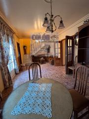Casa a Martos. Se vende casa con cochera en zona avenida moris por 240.000€ neg