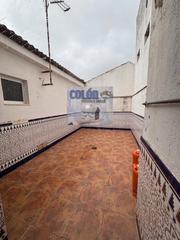 Casa a Martos. Se vende casa con gran cochera con cabida para 3 coches en zona